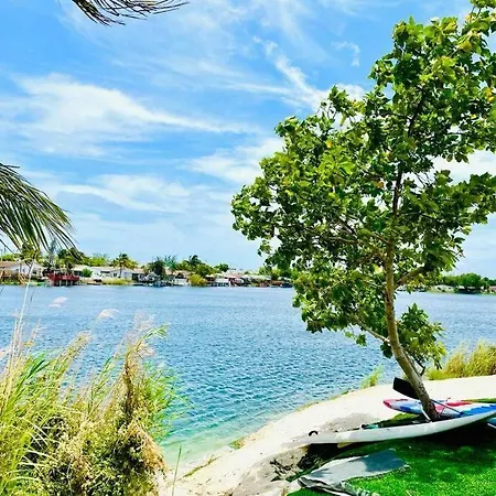Beach Lake Paradise - Super Location!